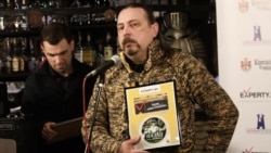 Алег Хаменка на цырымоніі музычнай прэміі Experty.by. Менск, сакавік 2013 году