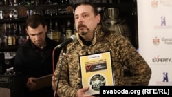 Алег Хаменка на цырымоніі музычнай прэміі Experty.by. Менск, сакавік 2013 году