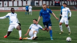 Футбольный матч между «Витебском» и «Динамо» из Бреста. Беларусь, 18 апреля 2020 года.
