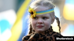 Як пояснили у відомстві, якщо дитина народилася в Бельгії після того, як один із батьків уже отримав статус тимчасового захисту, окрема процедура возз’єднання сім’ї не потрібна