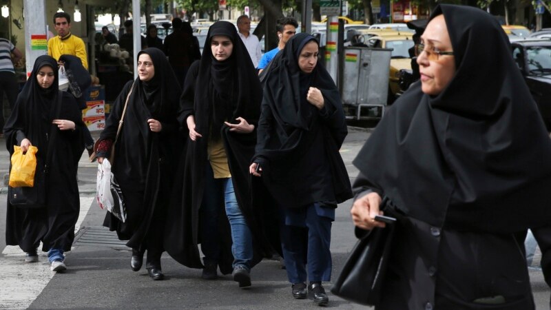 ირანის პრეზიდენტი ემხრობა სტადიონებზე ქალების დაშვებას