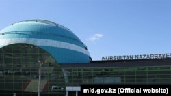 Бежавший из России Зелимхан Муртазов больше месяца живет в транзитной зоне аэропорта Астаны