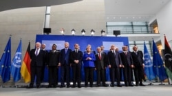 Світові лідери позують для фото на саміті у Берліні, присвяченому вирішенню лівійського питання