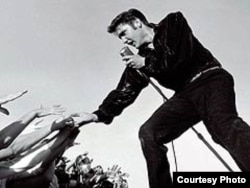Элвис Пресли - "рок-н-ролл" падышасы.