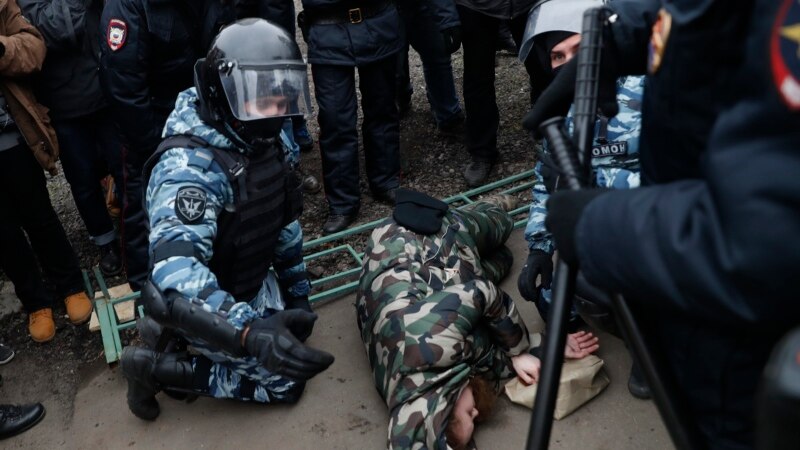 Уапсени 8 демонстранти на антивладините протести во Русија 