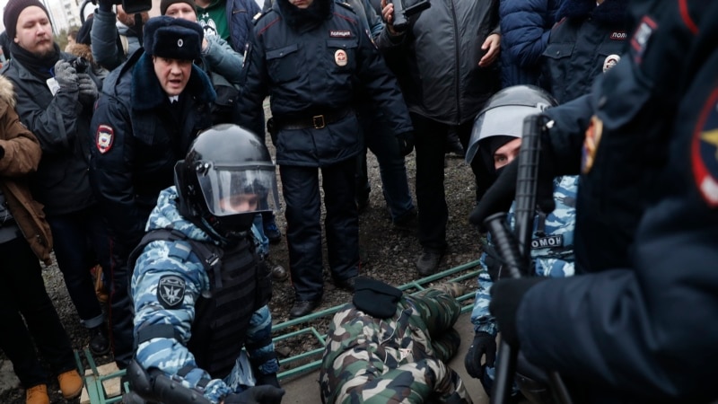 რამდენიმე კაცი დააკავეს რუსეთში ანტისამთავრობო მსვლელობის დროს