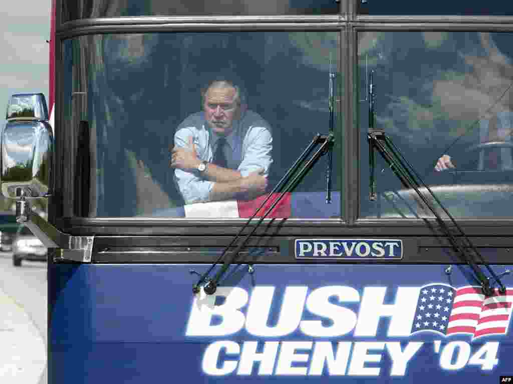 Election campaign 2004 - U.S. President George W. Bush looks out the window along the road in Waukesha County on July 14, 2004, as he kicks off a one-day campaign bus trip through Wisconsin.