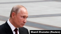 رئیس جمهوری روسیه می‌گوید که تحریم‌های آمریکا علیه ایران را «بی‌اساس» می‌داند