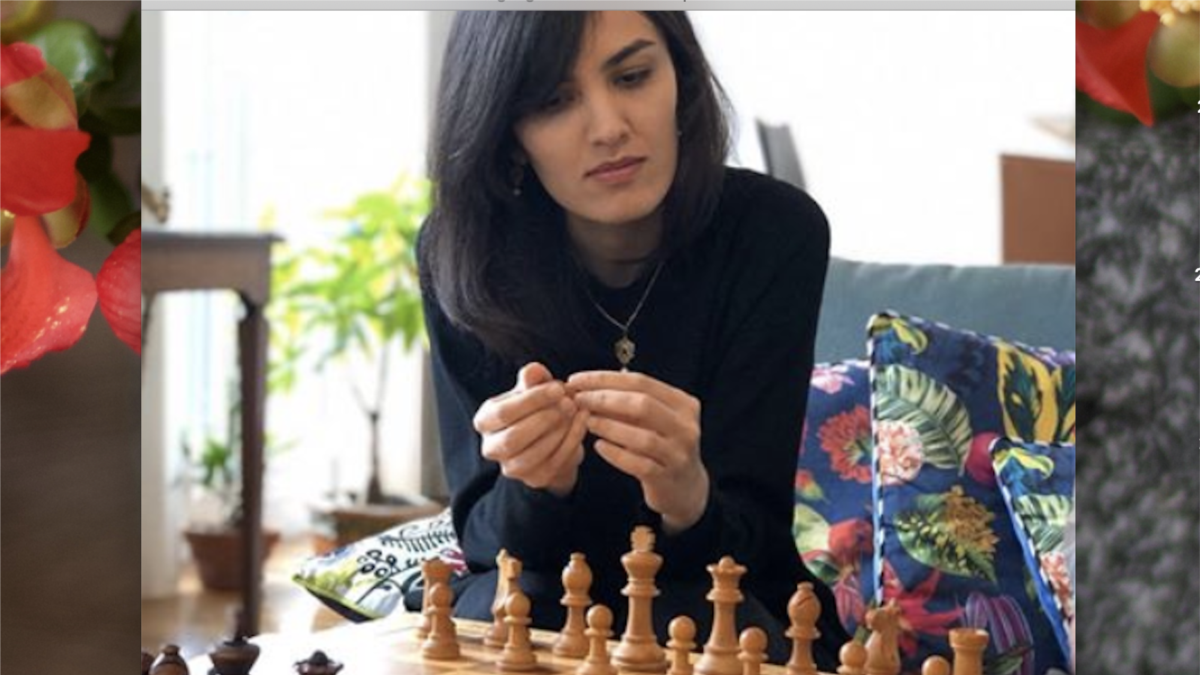 Iranian Woman Competes at Chess Tournament Without Hijab