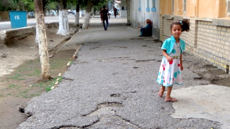 Iň gowy etrap Ýolöteniň köçeleri garaňky