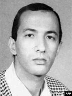 Një fotografi e Saif al-Adel e publikuar nga FBI-ja më 2001.