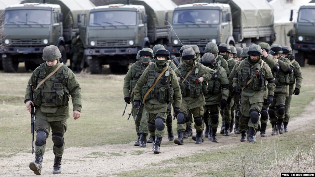 Картинки по запросу "зеленые человечки фото крым донбасс"