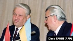 Президенты Ельцин и Кравчук во время встречи на высшем уровне Содружества Независимых Государств. Минск. 30 декабря 1991 года