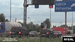 Журналісти зафіксували кортеж президента, який їхав у бік держдач зі швидкістю 120 км/год, – хоча допустима швидкість на цій ділянці траси 80 км/год