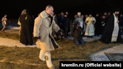 Владимир Путин в тулупе из натуральной овчины. 19 января 2018 года