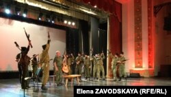 В Абхазской государственной филармонии прошел концерт, в котором приняли участие известные и начинающие певцы и артисты