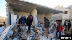 Orsýetiň howa güýçleriniň amala aşyran howa zarbalarynyň netijesi, Turmanin, Siriýanyň Türkiýe bilen serhediniň golaýynda, 25-nji ýanwar, 2016 