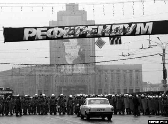 Падчас рэфэрэндуму 1995 году, архіўнае фота