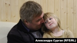 Сергій Дуб з онукою Алісою