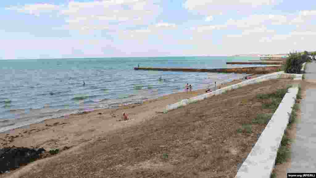 В Песчаном можно встретить совершенно пустые пляжи