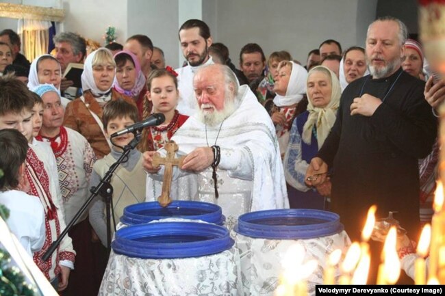 “Дядя Томас” и укропитеки-мародёры продолжают стричь отрубленную Путиным голову-Малороссию.. “Без смены нынешнего компрадорско-олигархического режима в России,  “украинский вопрос” не разрешим. Что уж тут плакать о волосах на отрубленной голове”.