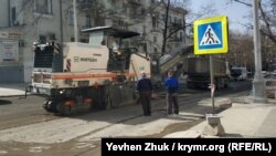 Почти вся дорожная техника импортного производства
