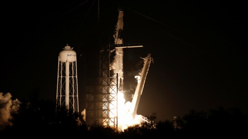 SpaceX nis raketë drejt Stacionit Ndërkombëtar të Hapësirës