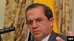 Министр иностранных дел Эквадора Рикардо Патиньо слушал Ассанжа довольно хмуро. 18 августа 2014 года