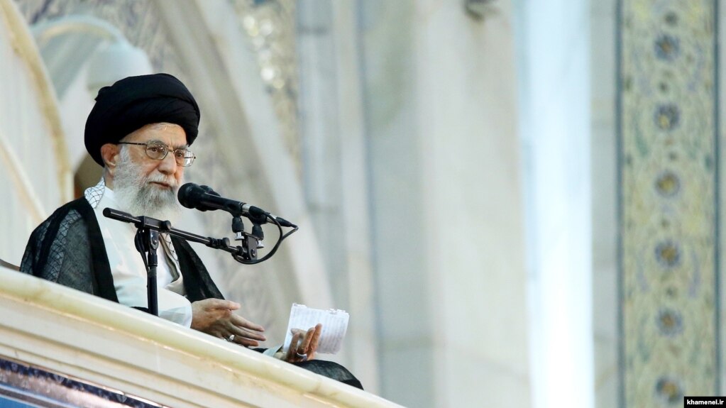 خامنه‌ای: چالش کم‌هزینه‌تر از سازش است