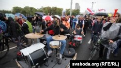 Перформанс барабанщиків на марші 27 вересня в Мінську