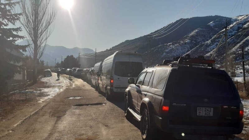 Каракол чаңгы базасында узун кезек пайда болду