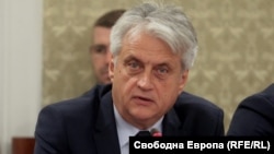 Бойко Рашков на едно от изслушванията си в парламента през 2018 г., на които заяви, че Цацаров лично ограничава възможността на Бюрото да извършва проверки на СРС-та