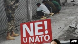 Iako je posljednjih nekoliko godina podrška učlanjenja u NATO bila oko 32 procenta Koordinacioni tim za sprovođenje NATO kampanje je predstavio istraživanje javnog mnjenja prema kojem bi za ulazak u NATO na referendumu glasalo čak 40 odsto građana 