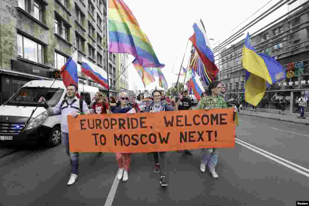 Представители российского ЛГБТ-сообщества на EuroPride 2015 в Риге.