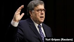 William Barr duke kryer betimin para dëshmisë në Komitetin Gjyqësor të Senatit në SHBA.