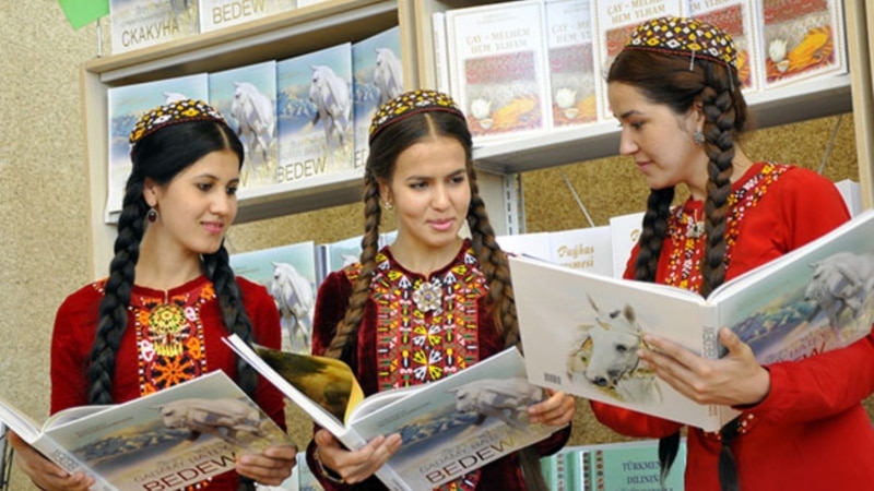 “Özüni tanyşdyrmak we abraýy berkitmek”. Merkezi Aziýa ýurtlarynyň liderleri näme barada we näme üçin kitap ýazýarlar