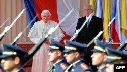 Pope Benedict XVI and Czech President Vaclav Havel at Prague's Ruzyne Airport on September 26.