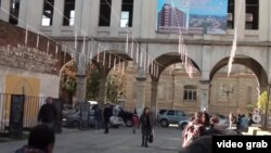საახალწლო განათებები ქუთაისის ერთ-ერთ ქუჩაზე