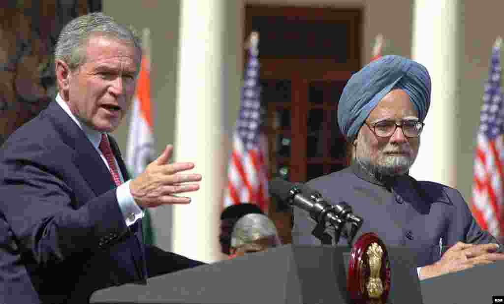 Побуждая Иран отказаться от ядерной программы, администрация Буша одновременно решила разморозить амбициозную программу сотрудничества в этой деликатной сфере с Индией. Дели отказывается открыть свои объекты для проверок МАГАТЭ