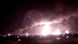 Пожар на саудовском нефтеперерабатывающем заводе в Абкайке после атаки беспилотников, организованной союзниками Ирана – йеменскими хуситами в сентябре 2019 года