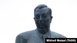 Yevgeny Primakovun heykəli