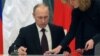 «Черный день для России»: Путин подписал «пакет Яровой»