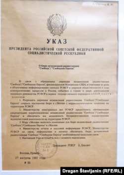 Decretul din 1991, semnat de președintele rus Boris Ielțin, prin care s-a înființat biroul de la Moscova al Europei Libere/ Libertatea.