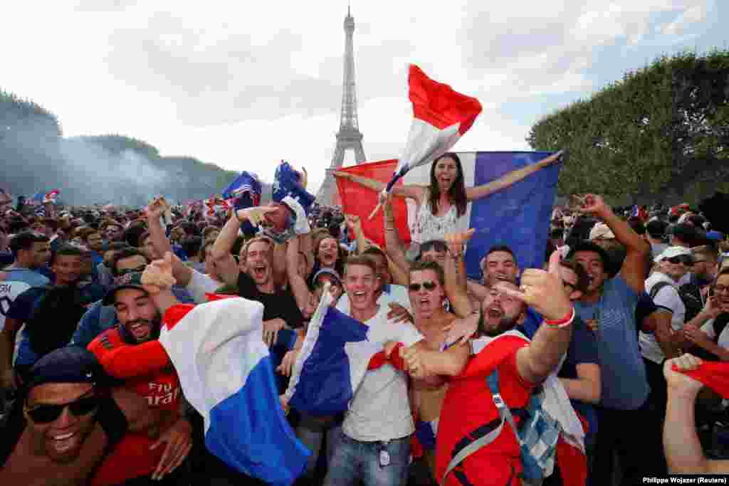 Париж после победы сборной Франции