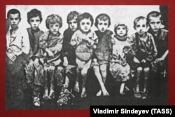 Фотографія на виставці архівних документів Служби безпеки України про Голодомор-геноцид 1932–1933 років «Розсекречена пам'ять».