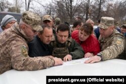 Зеленський під час візиту до Золотого, 26 жовтня 2019 року