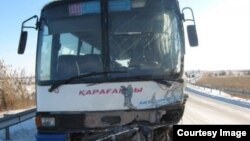 Қарағанды облысында апатқа ұшыраған автобус (Көрнекі сурет).