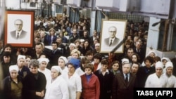 Траурный митинг на одном из советских предприятий в день похорон Юрия Андропова