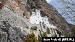 Irinejeve opaske upravo su došle u trenutku kada se aktuelizuje pitanje imovine Srpske pravoslavne crkve u Crnoj Gori: Manastir Ostrog