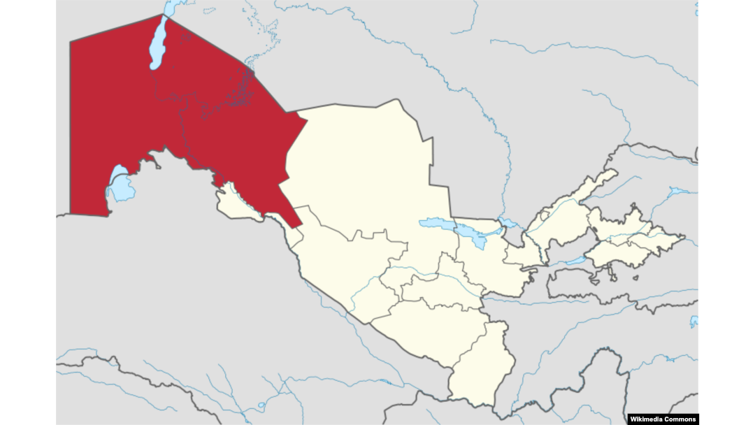 Орыс порносын қараңыз: Таня апай және екеуі Әйелдер жатақханасының әжетханасындағы жасырын мини камера. Онлайн порно көру.